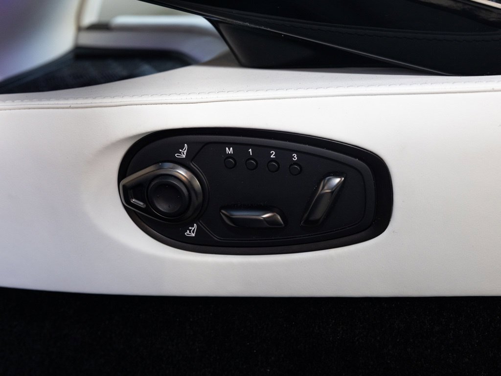 Used 2025 Aston Martin V8 Vantage Coupe RWD image 38
