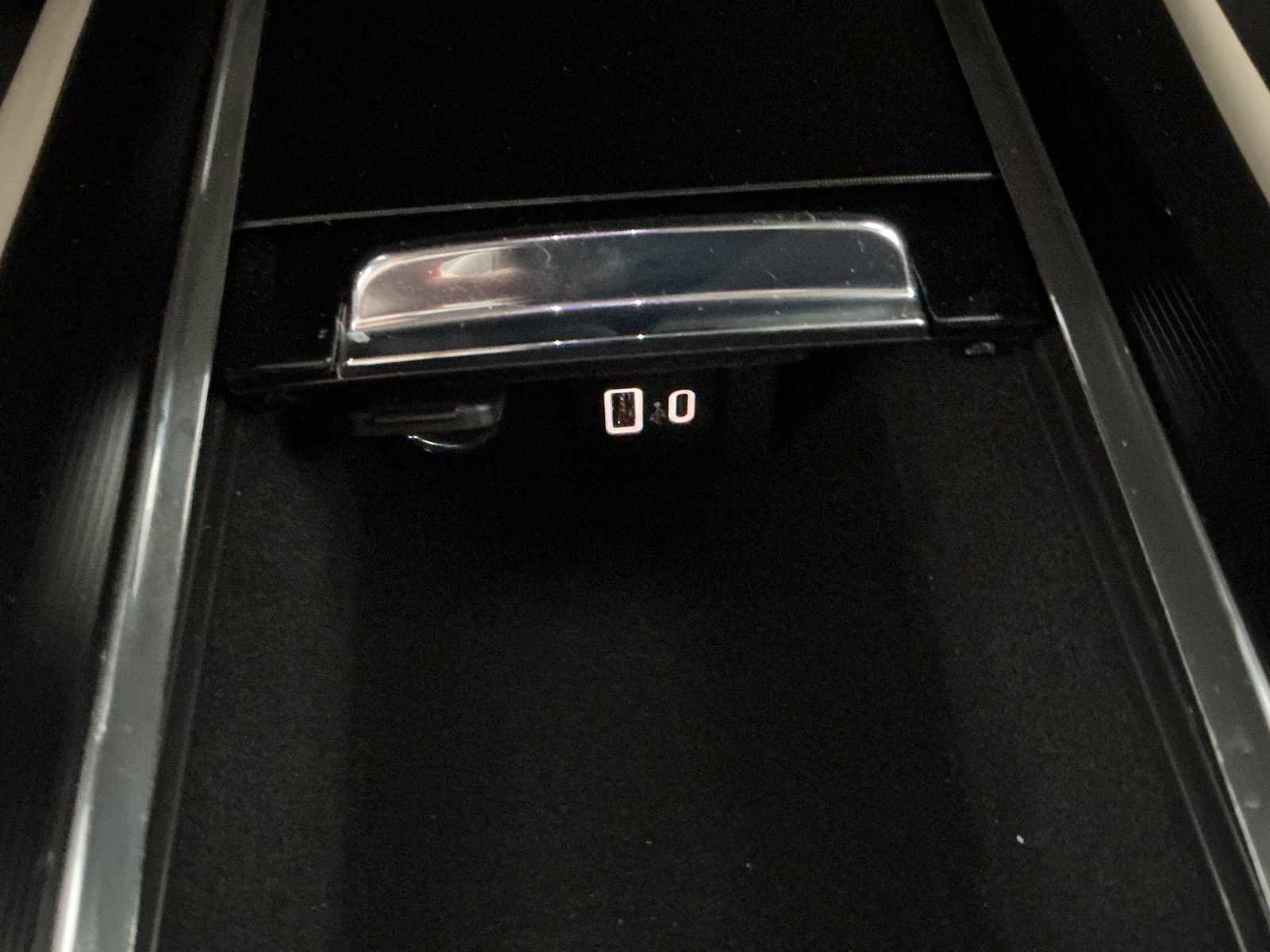 Used 2025 Lincoln Corsair AWD image 15