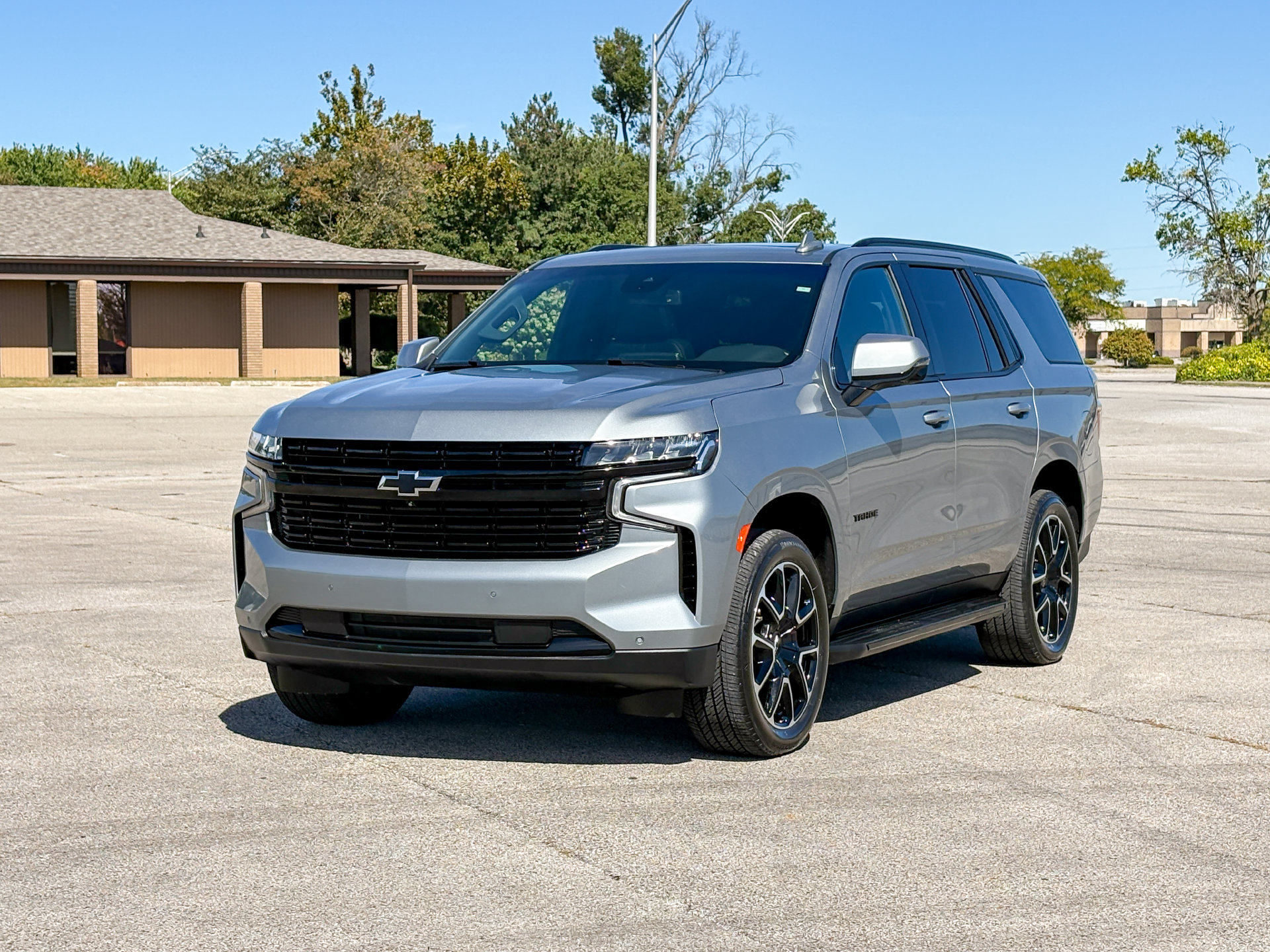 Used 2024 Chevrolet Tahoe RST w/ Luxury Package AWD/4WD image 4