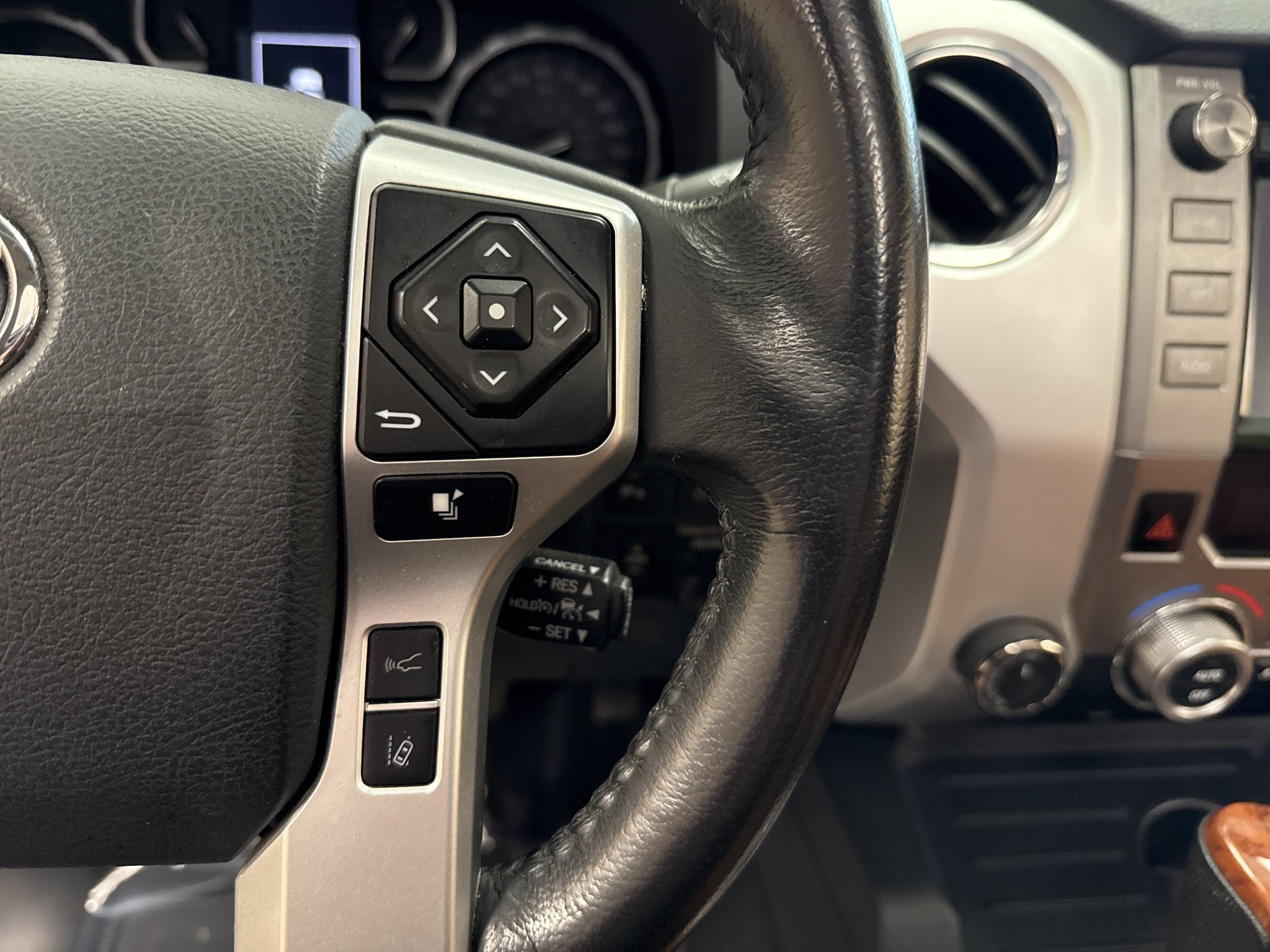 Used 2018 Toyota Tundra Platinum AWD/4WD image 29