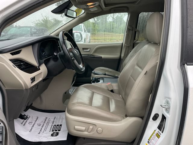 Used 2019 Toyota Sienna XLE FWD image 19