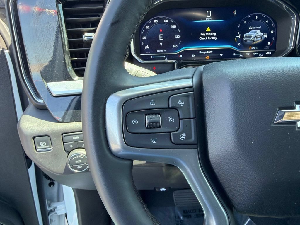 Used 2025 Chevrolet Silverado 1500 LT AWD/4WD image 25