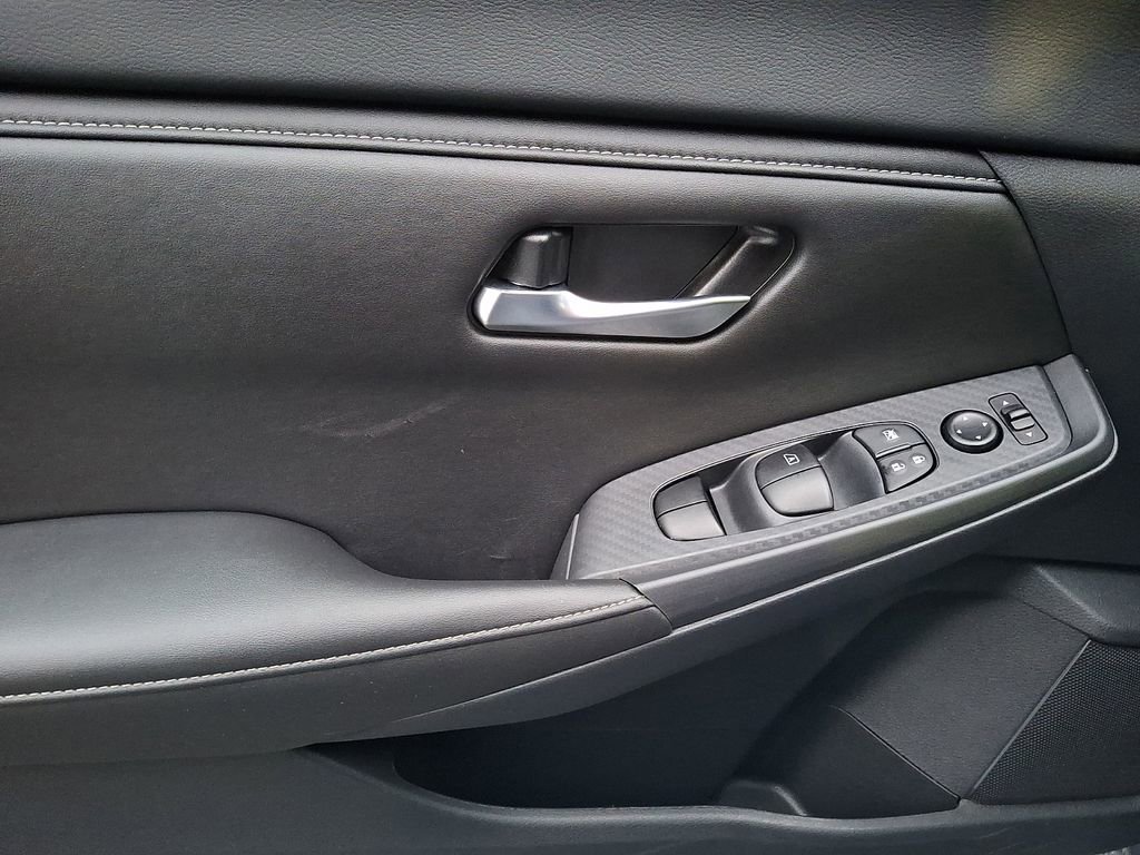 Used 2025 Nissan Sentra SV image 9