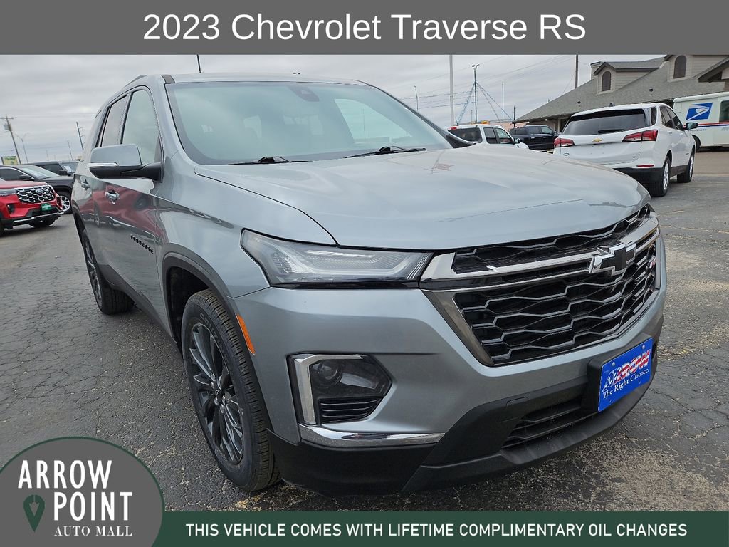 Used 2023 Chevrolet Traverse RS image 2