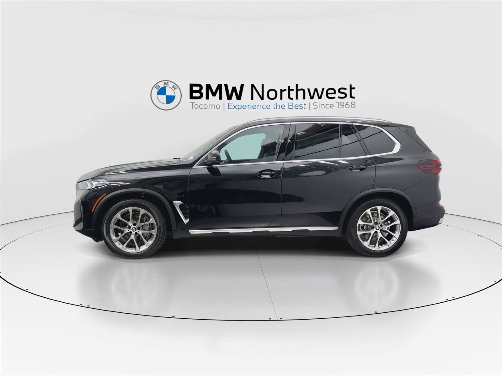 Used 2026 BMW X5 xDrive50e w/ Climate Comfort Package image 10