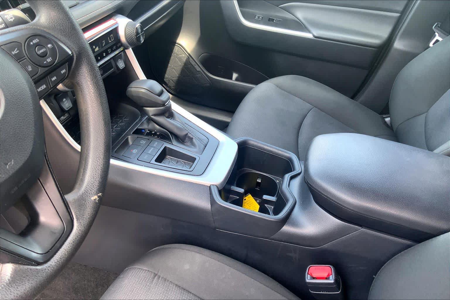 Used 2025 Toyota RAV4 XLE FWD image 30