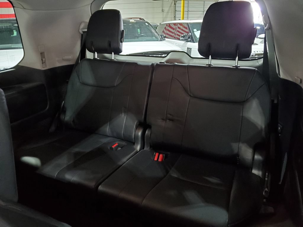 Used 2013 Lexus LX 570 4WD w/ Luxury Pkg image 26