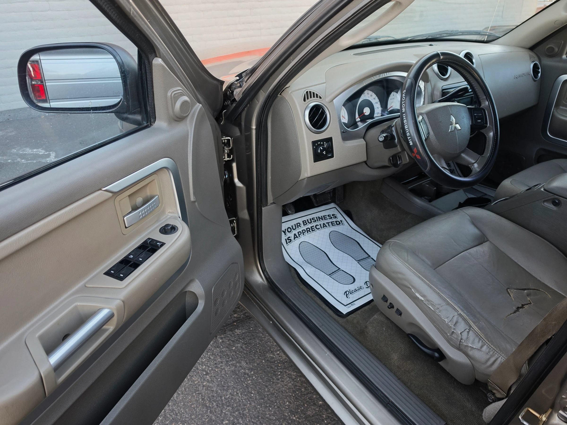 Used 2006 Mitsubishi Raider XLS AWD/4WD image 14