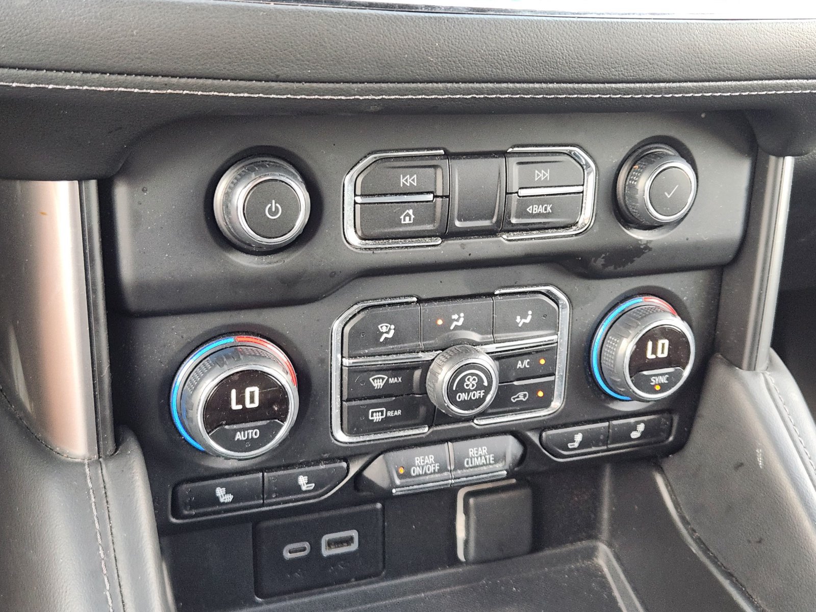 Used 2024 Chevrolet Suburban LT AWD/4WD image 20