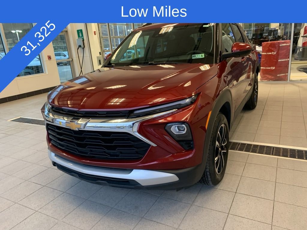 Used 2025 Chevrolet TrailBlazer LT image 2