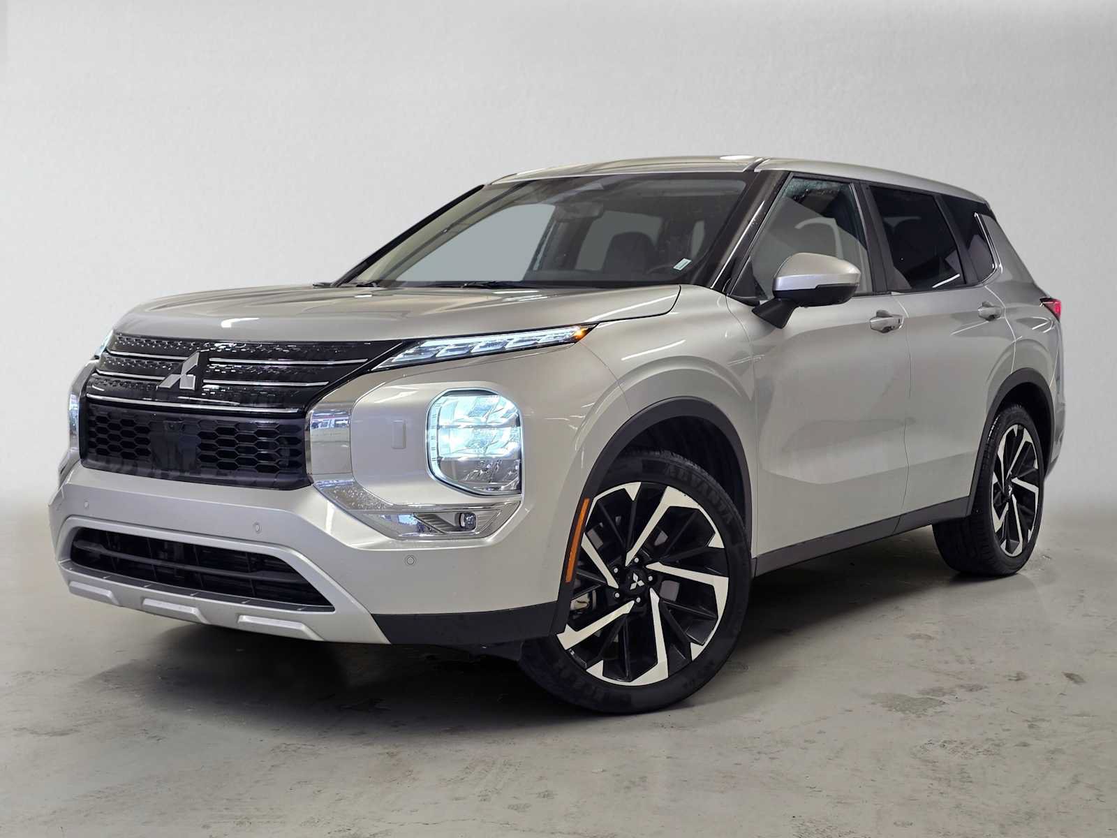 Used 2024 Mitsubishi Outlander SE