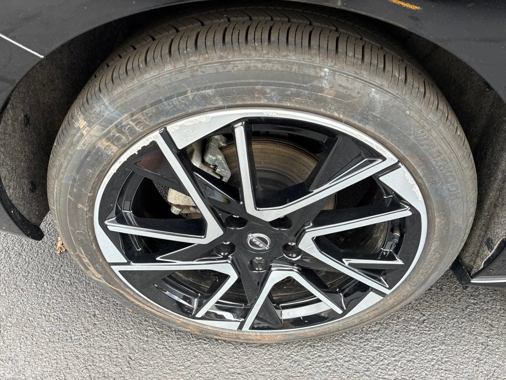 Certified 2025 Nissan Sentra SR FWD image 10