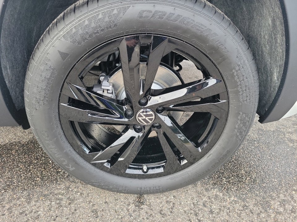 New 2026 Volkswagen Atlas Cross Sport SEL R-Line image 22