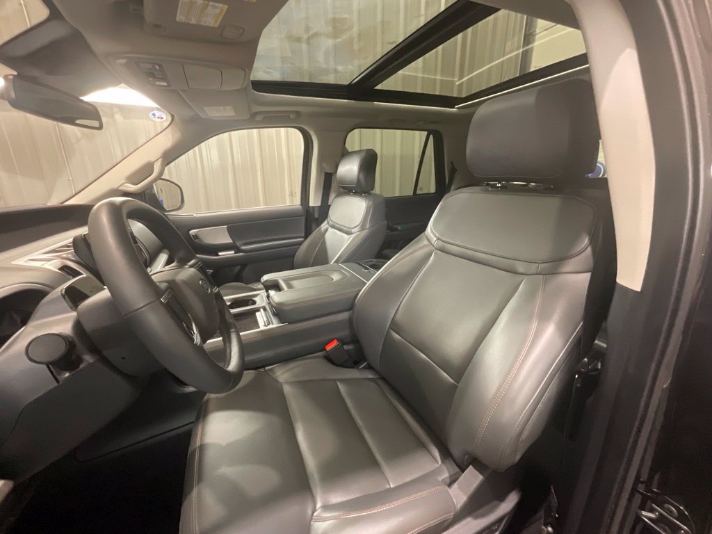 Used 2025 Ford Expedition Active RWD image 9