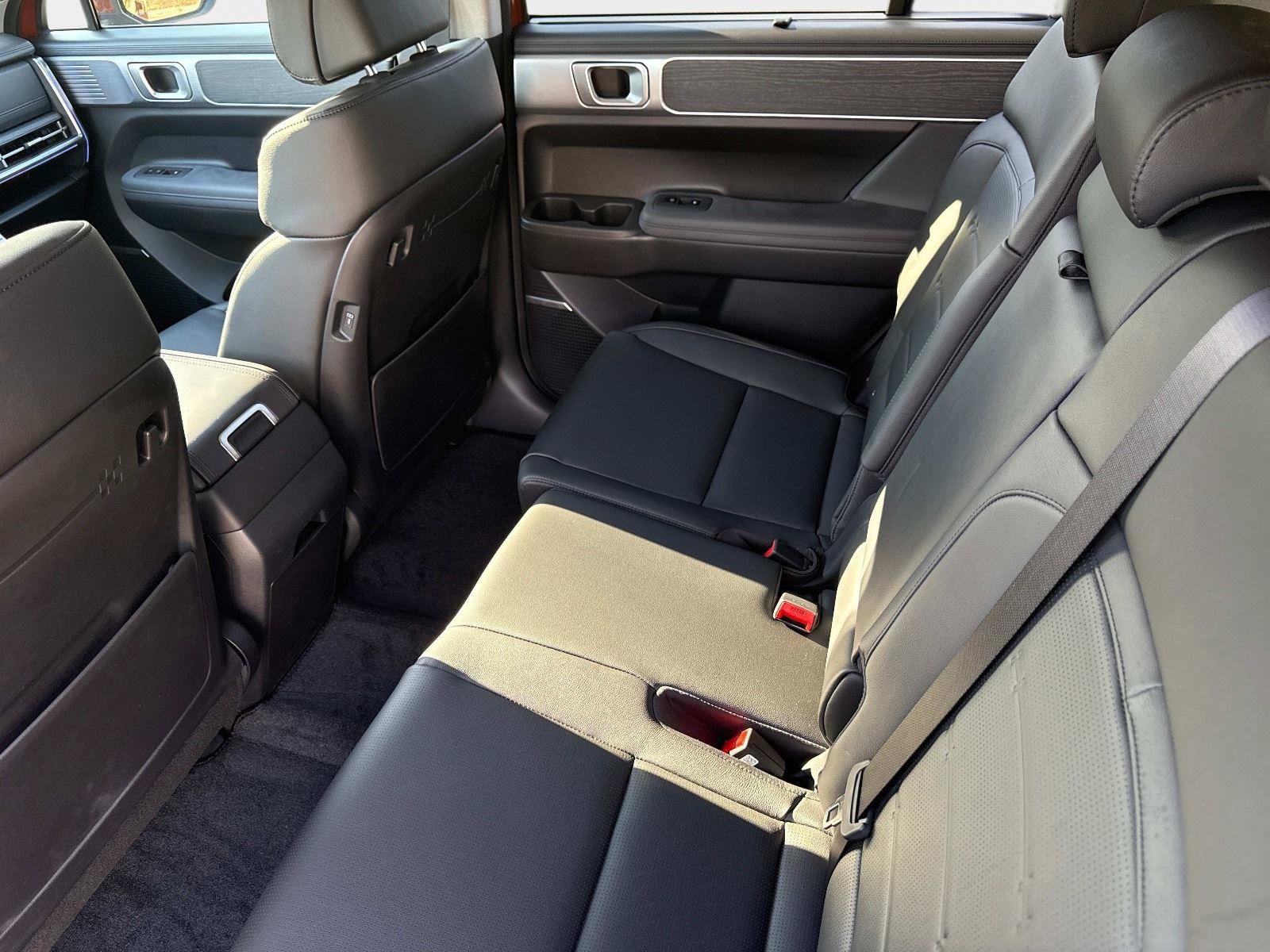 Used 2025 Hyundai Santa Fe Limited image 13