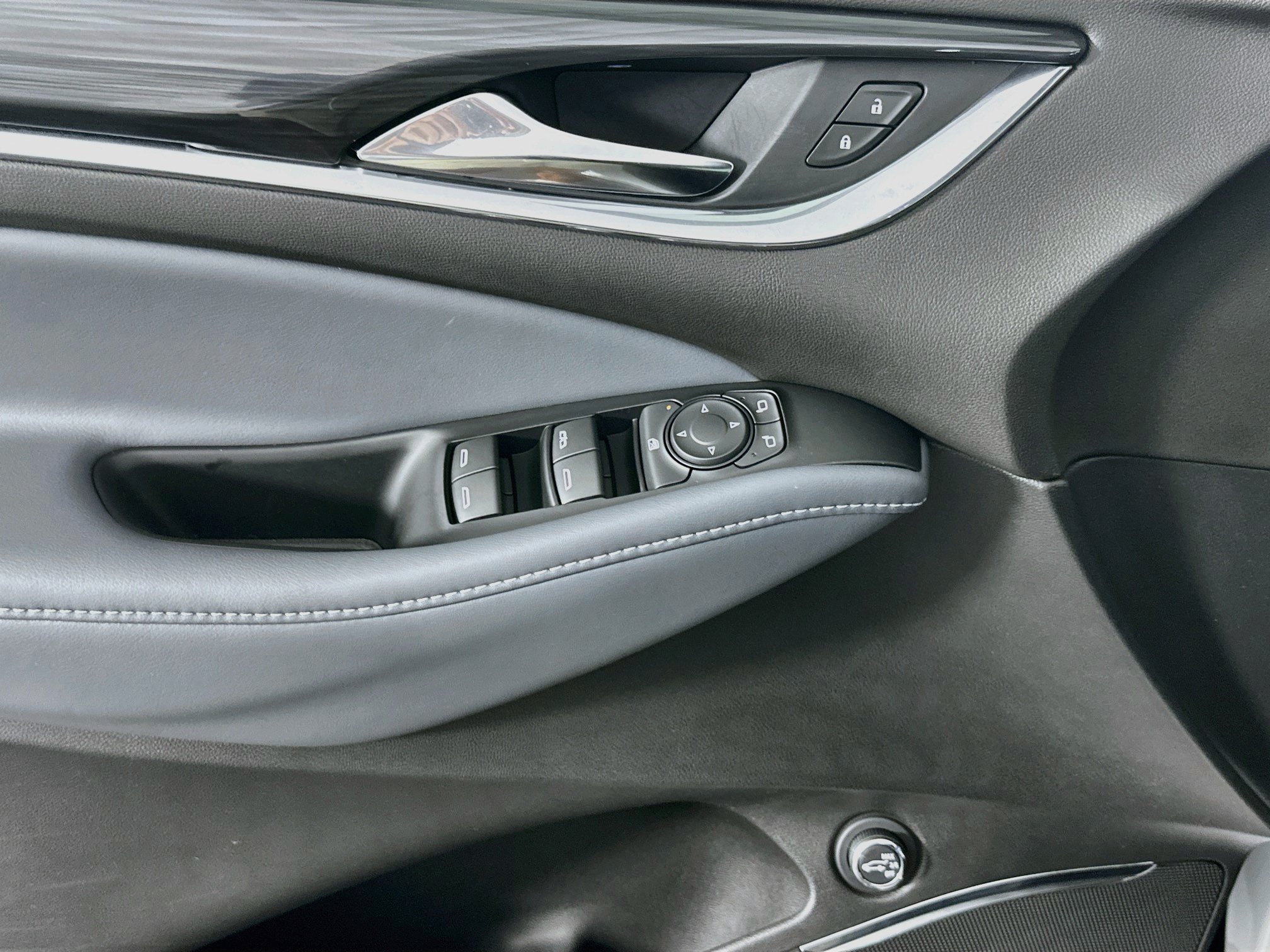 Used 2023 Buick Enclave Essence FWD image 15
