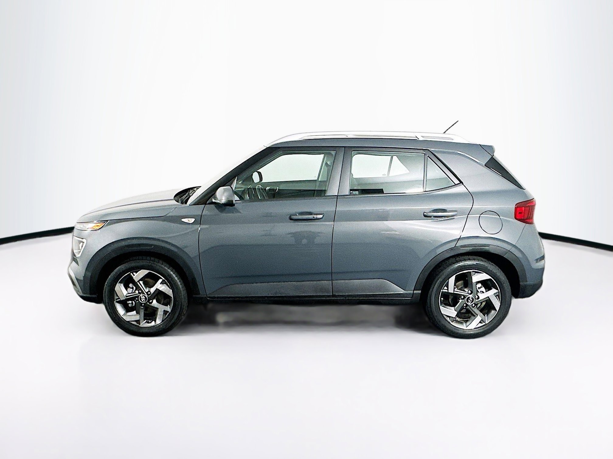 Used 2024 Hyundai Venue SEL image 4