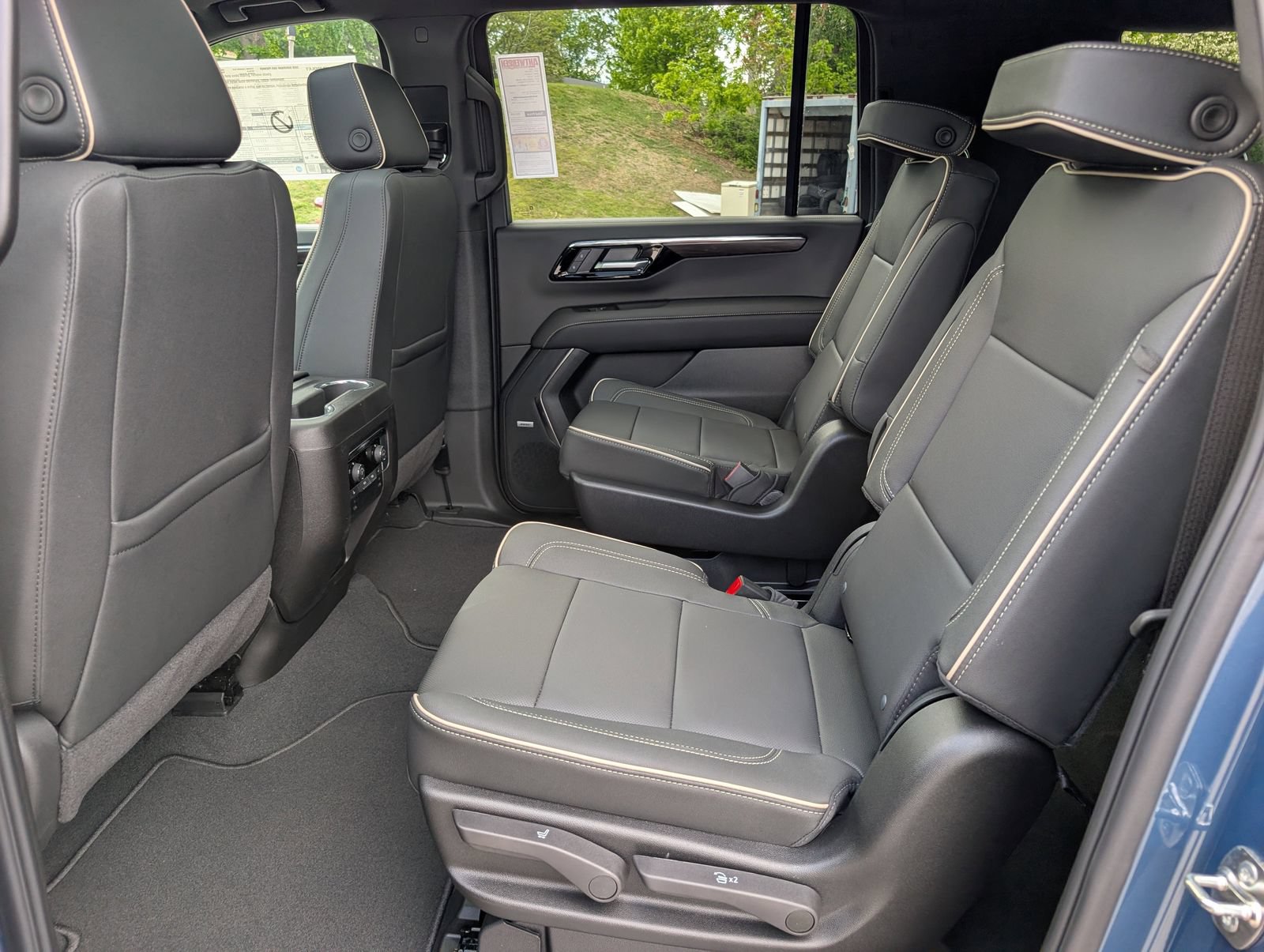 New 2026 Chevrolet Suburban Premier w/ Sun And Tow Package AWD/4WD image 15