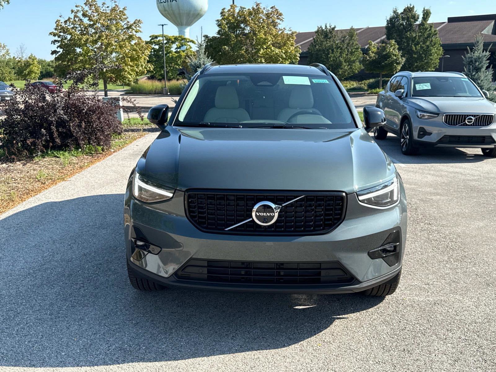 New 2026 Volvo XC40 B5 Ultra w/ Climate Package AWD/4WD image 2