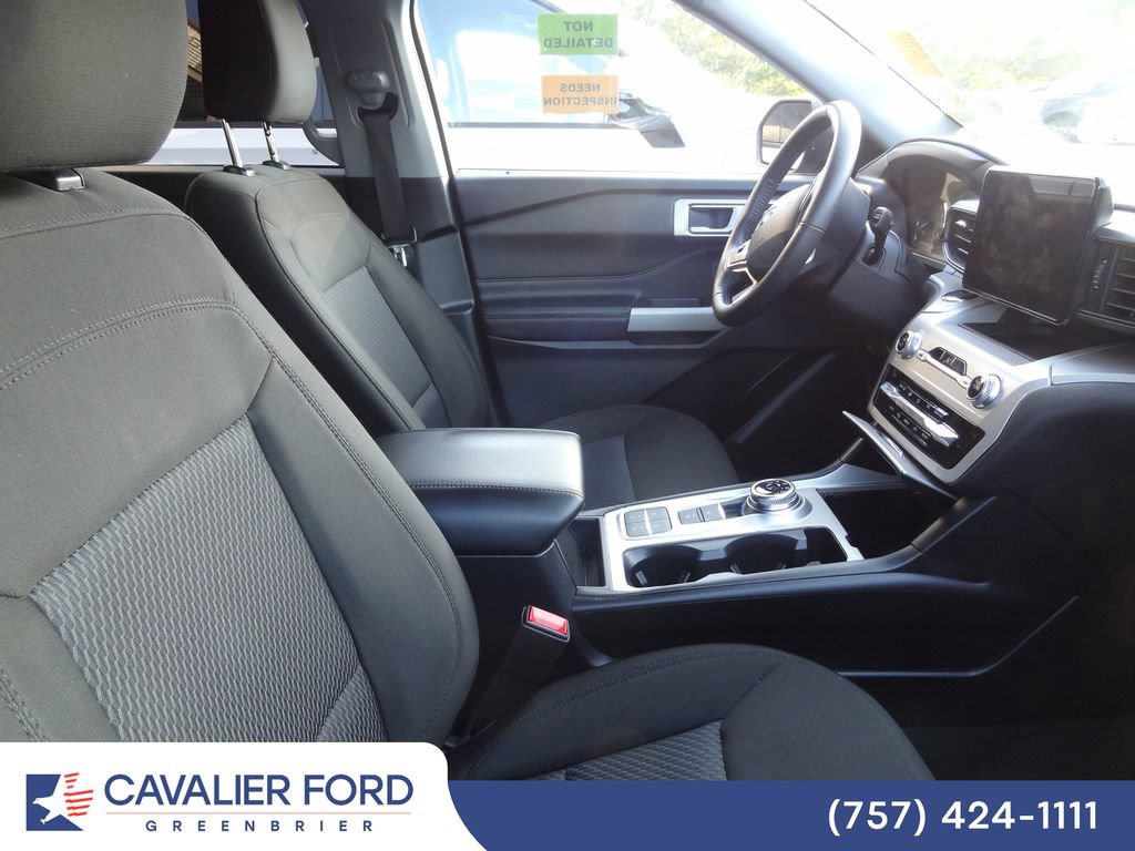 Used 2024 Ford Explorer XLT RWD image 8