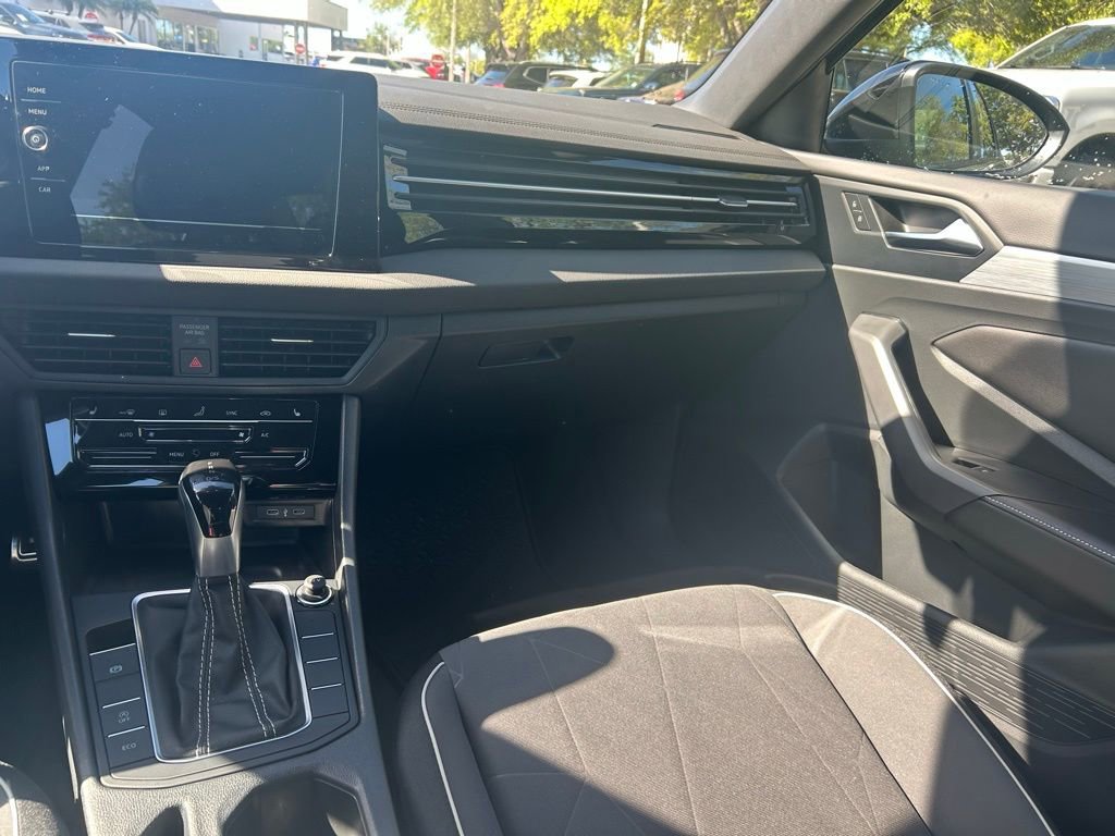 Used 2025 Volkswagen Jetta Sport image 11