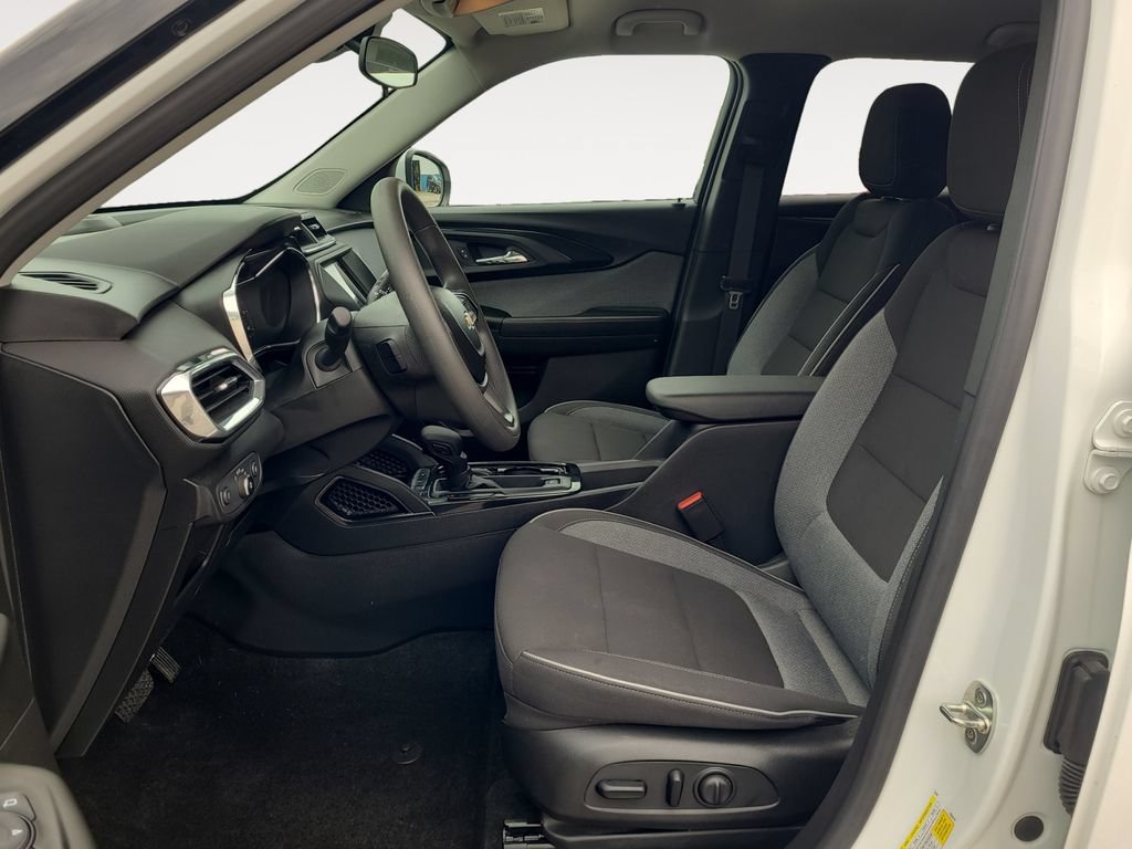 Used 2023 Chevrolet TrailBlazer LT FWD image 9