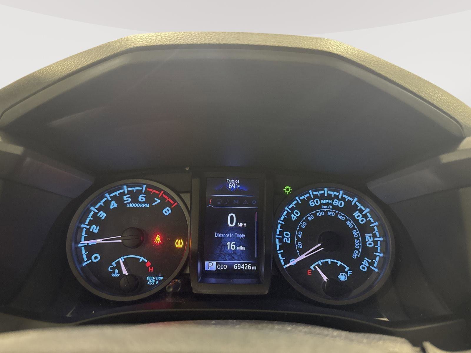 Used 2018 Toyota Tacoma TRD Off-Road w/ Technology Package AWD/4WD image 11