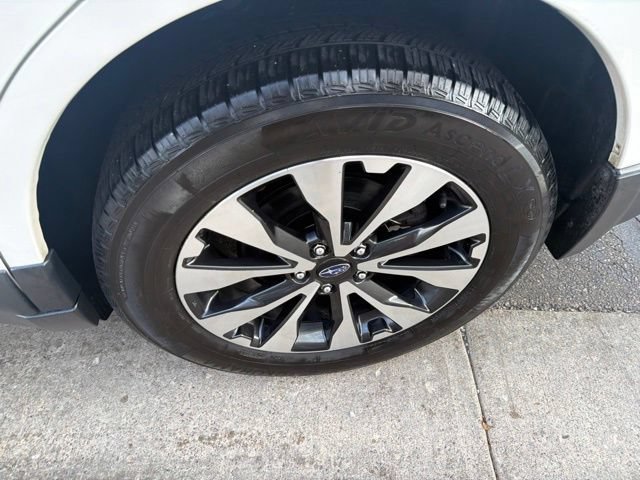 Used 2017 Subaru Outback 2.5i Limited AWD/4WD image 39