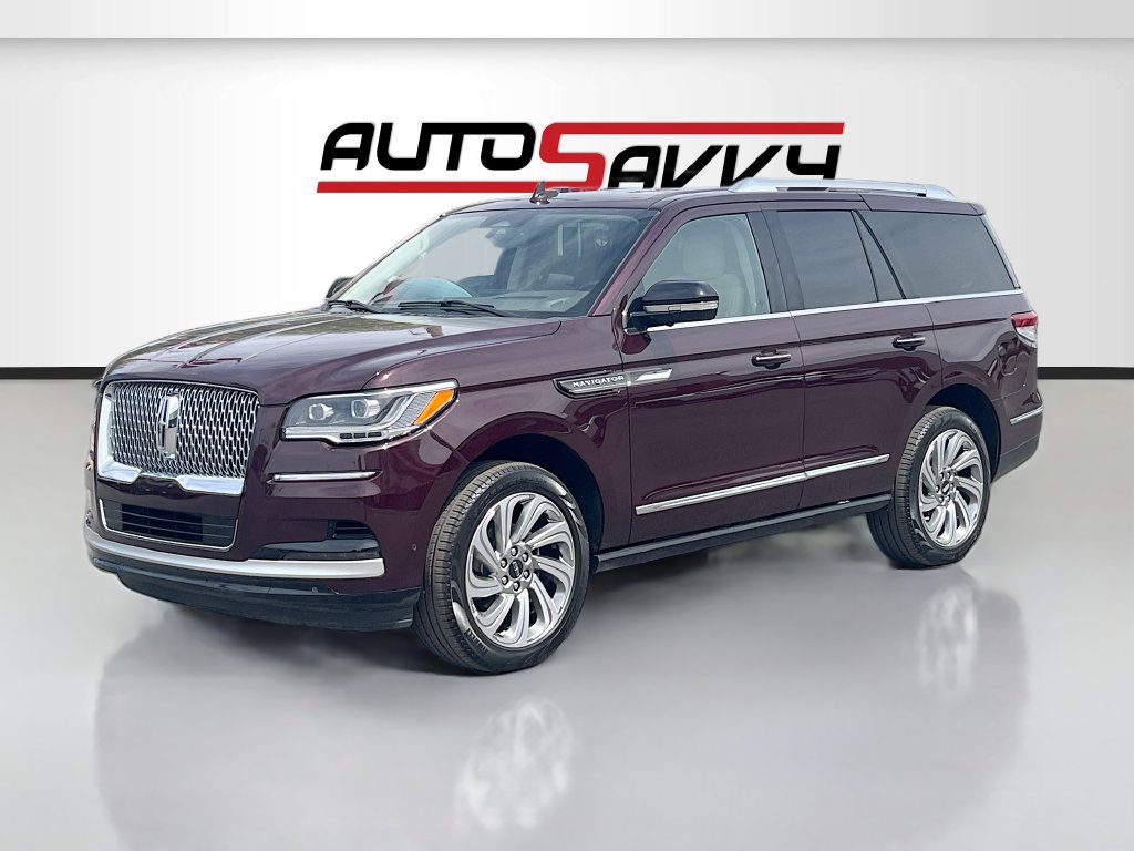 Used 2024 Lincoln Navigator Reserve AWD/4WD image 3