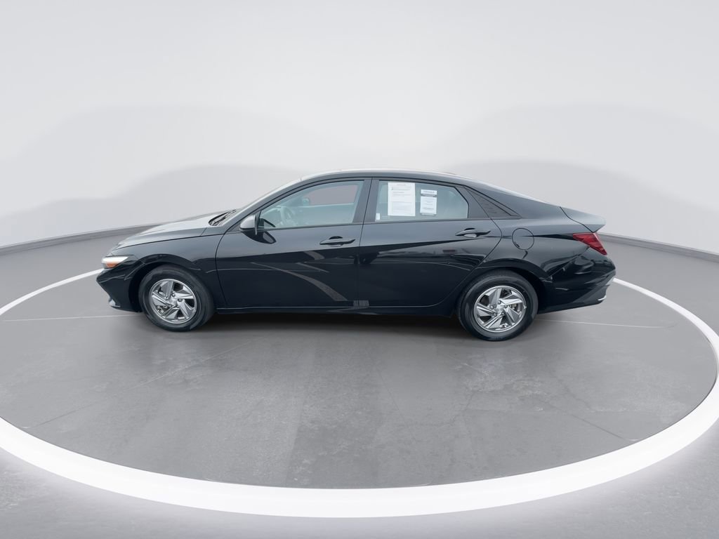 Used 2024 Hyundai Elantra SE image 5