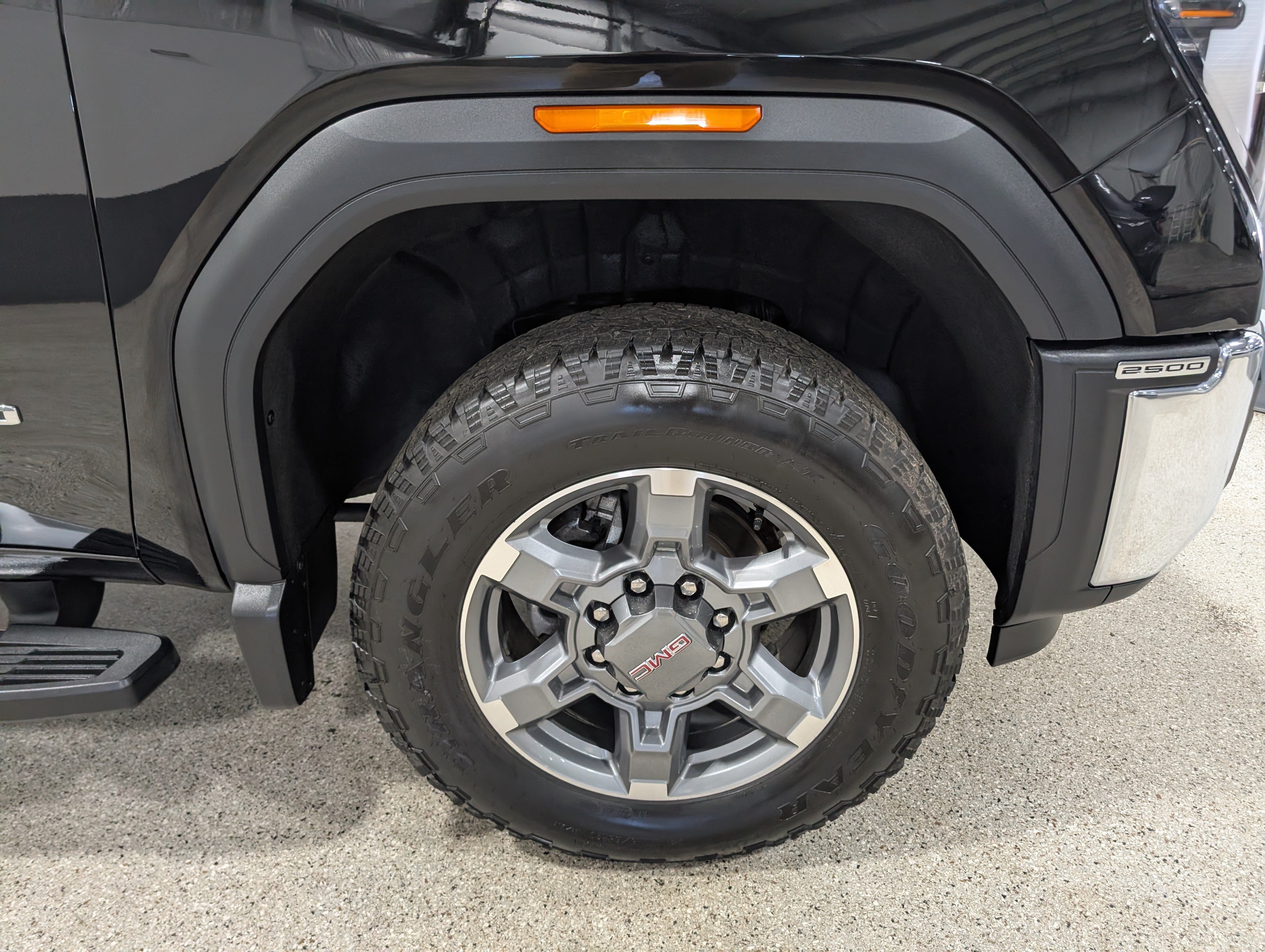 Used 2025 GMC Sierra 2500 SLT AWD/4WD image 15