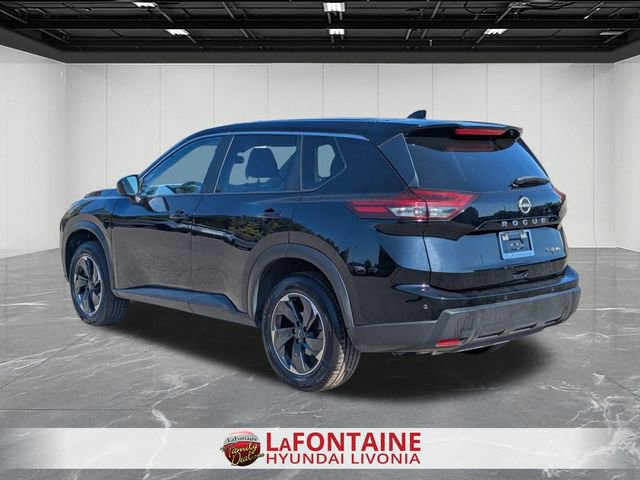 Used 2024 Nissan Rogue SV image 3