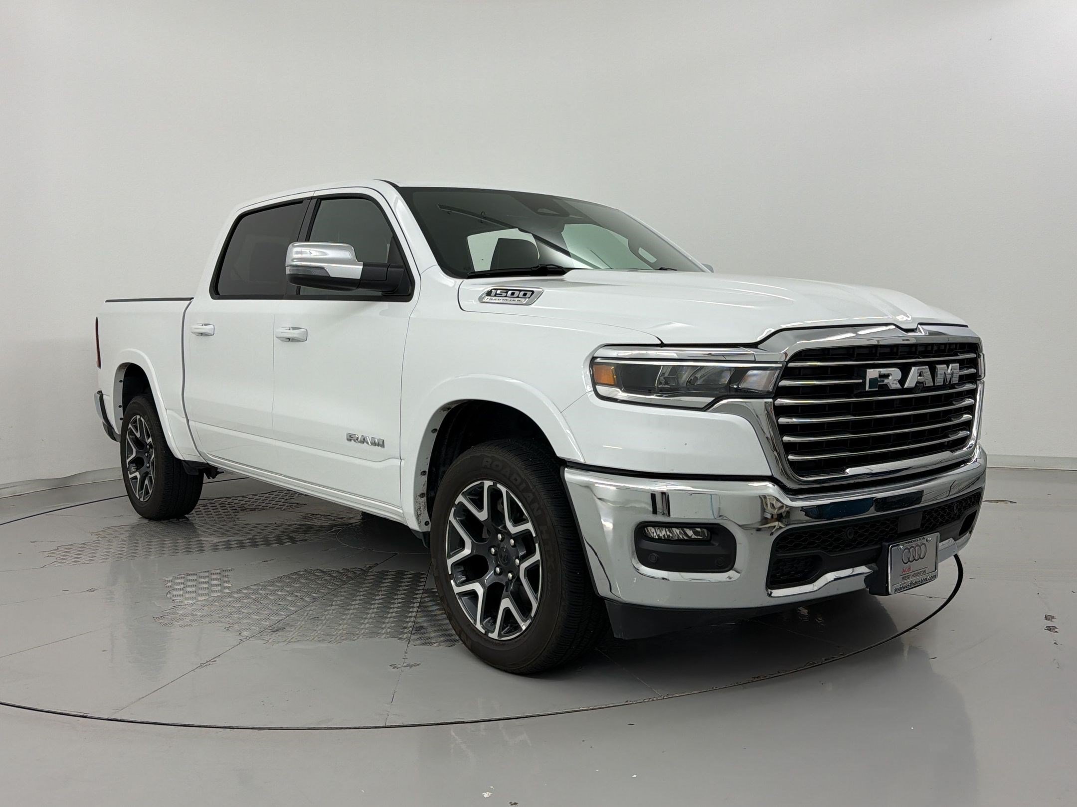 Used 2026 RAM 1500 Laramie AWD/4WD image 7