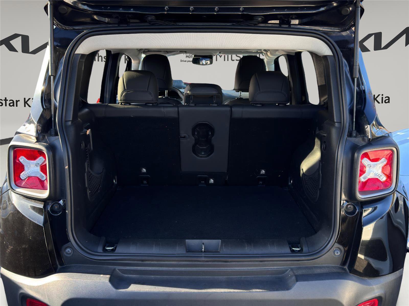 Used 2019 Jeep Renegade Limited w/ UConnect 8.4 Nav Group image 8