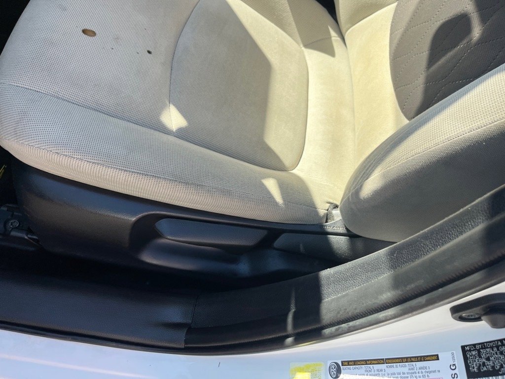 Used 2021 Toyota Corolla LE image 6