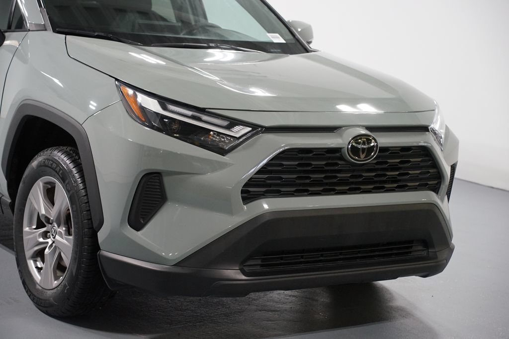 Used 2022 Toyota RAV4 XLE w/ Convenience Package FWD image 4