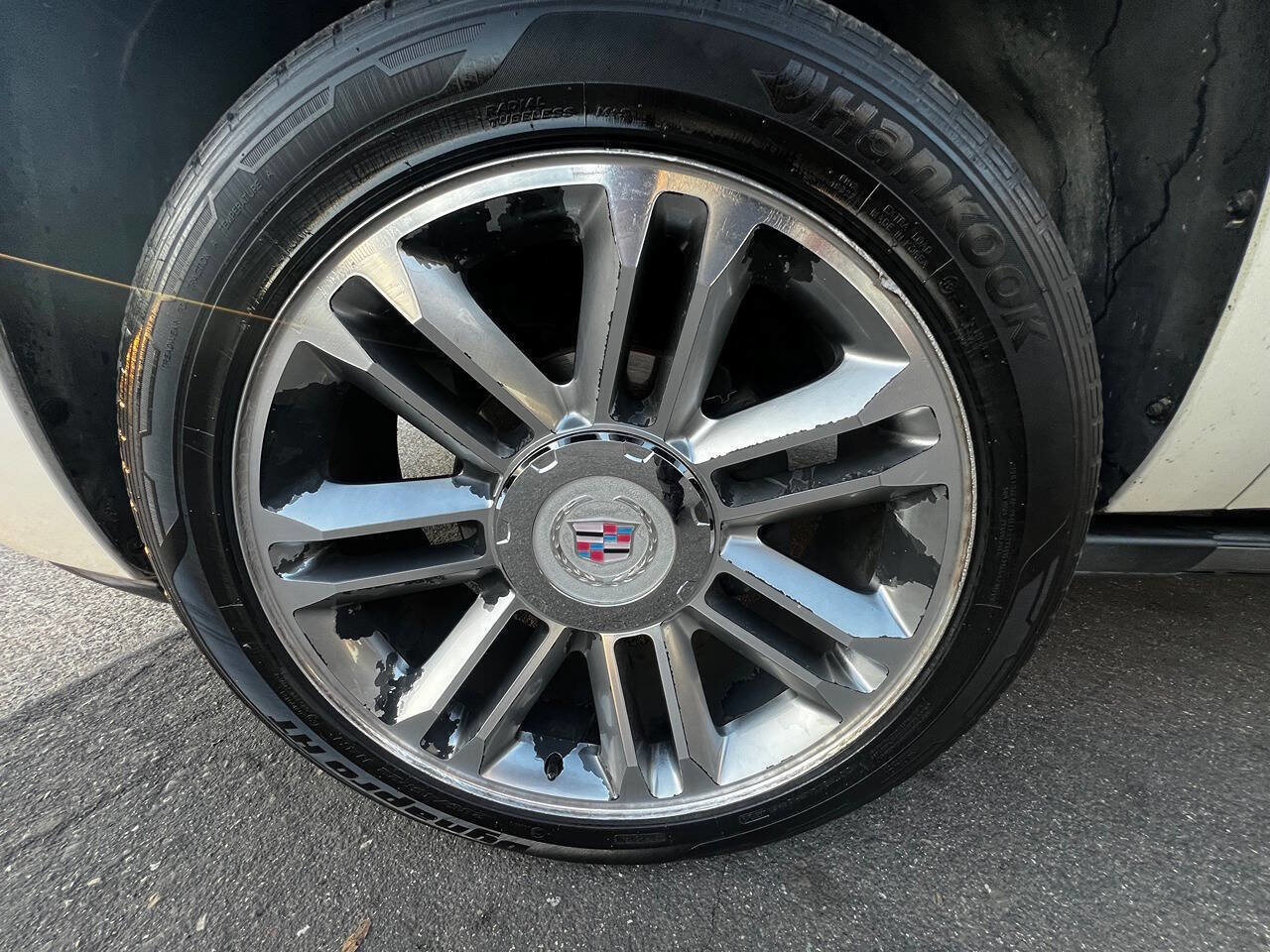 Used 2014 Cadillac Escalade Premium image 30