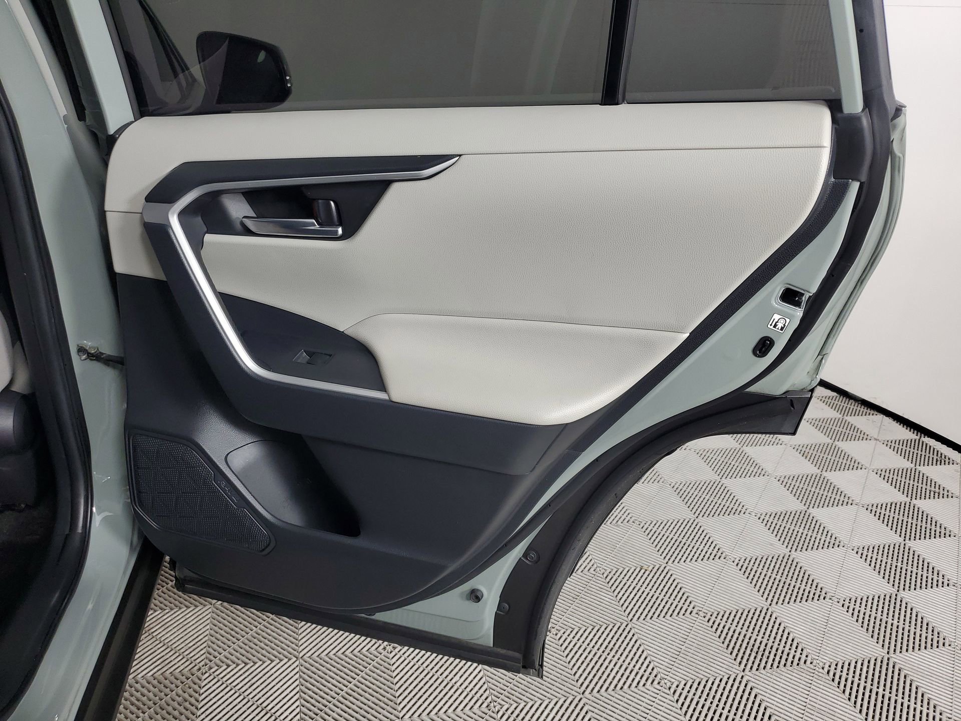 Used 2019 Toyota RAV4 XLE w/ Convenience Package image 26