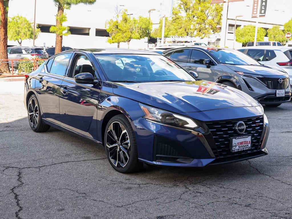 Used 2023 Nissan Altima 2.5 SR image 2