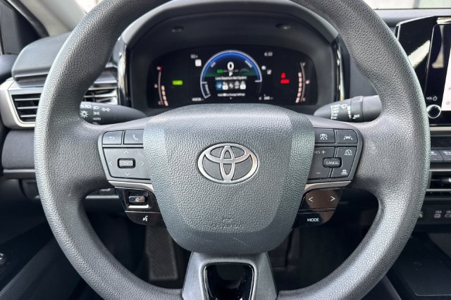 Used 2025 Toyota Camry LE FWD image 28