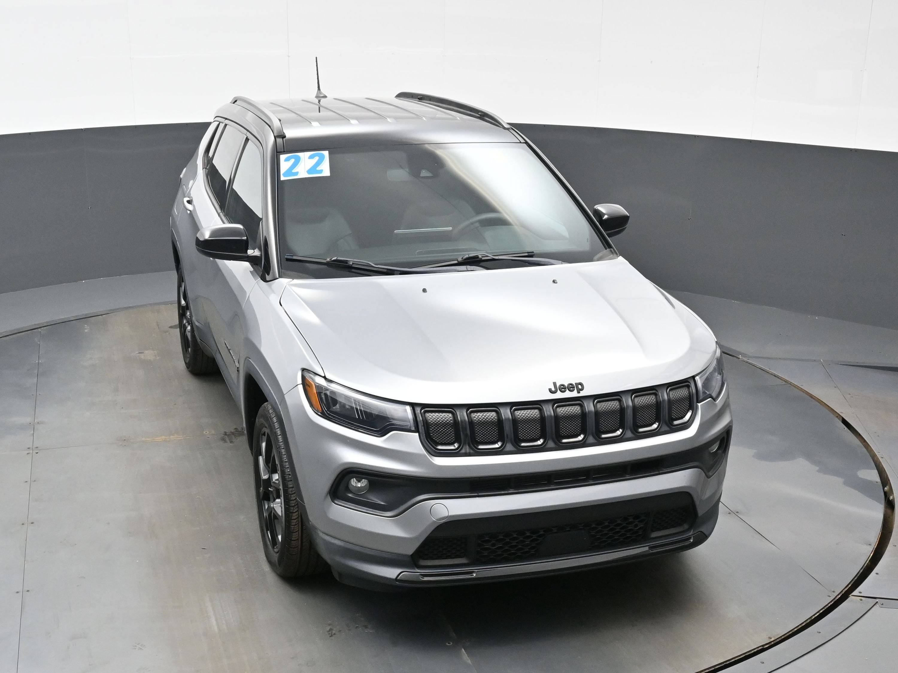 Used 2022 Jeep Compass Latitude FWD image 41