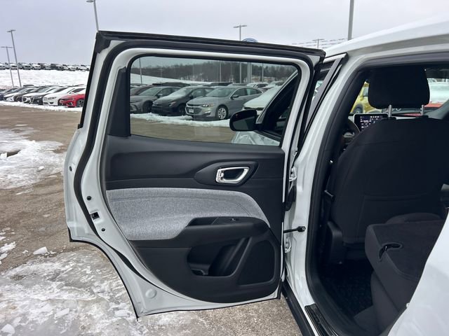 Used 2025 Jeep Compass Sport image 41