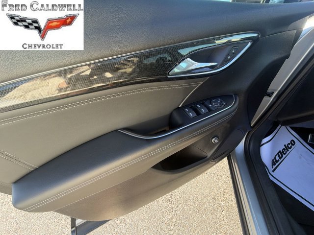 Used 2023 Buick Envision Preferred FWD image 27