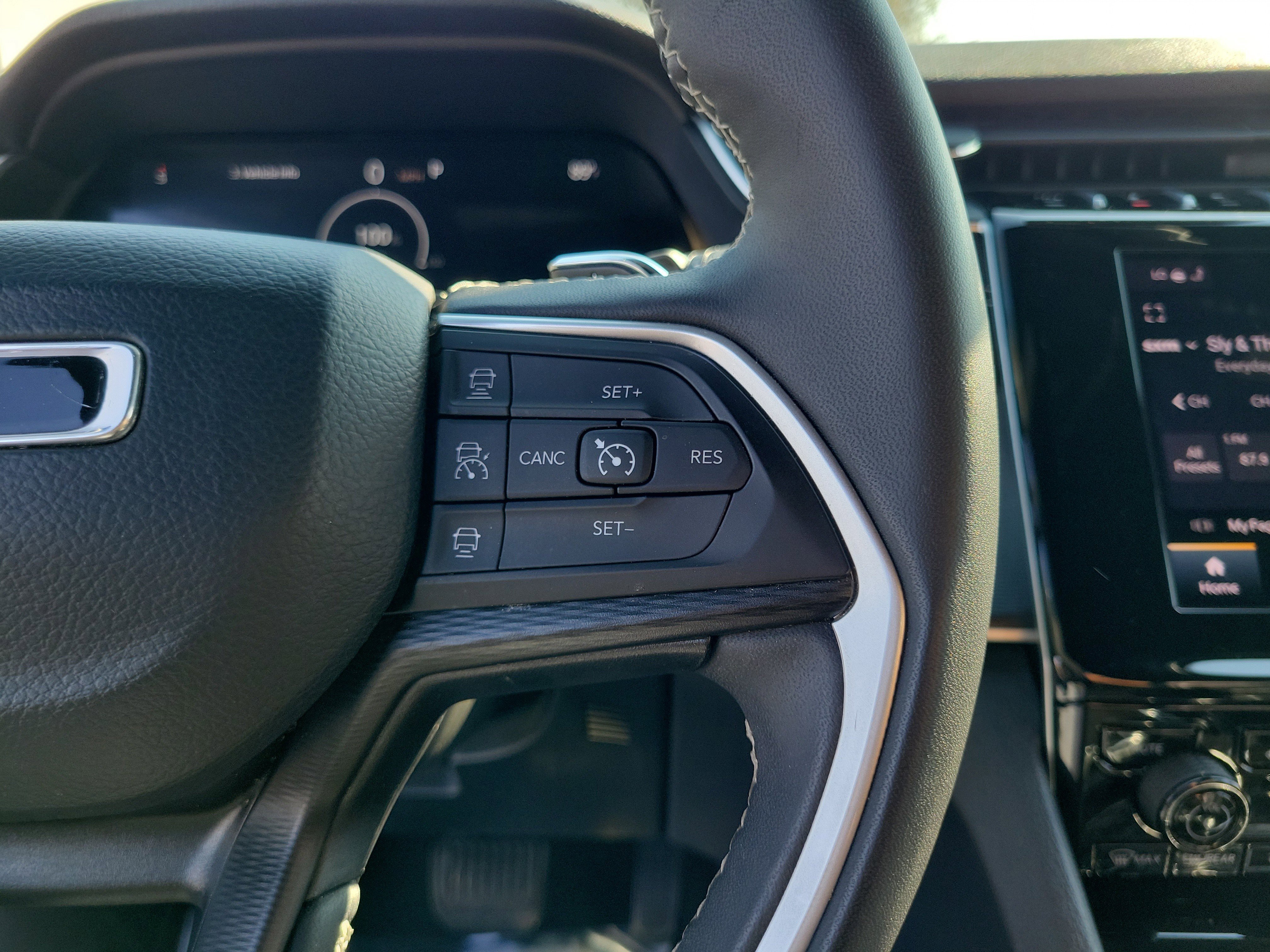 Used 2024 Jeep Grand Cherokee L Laredo image 23