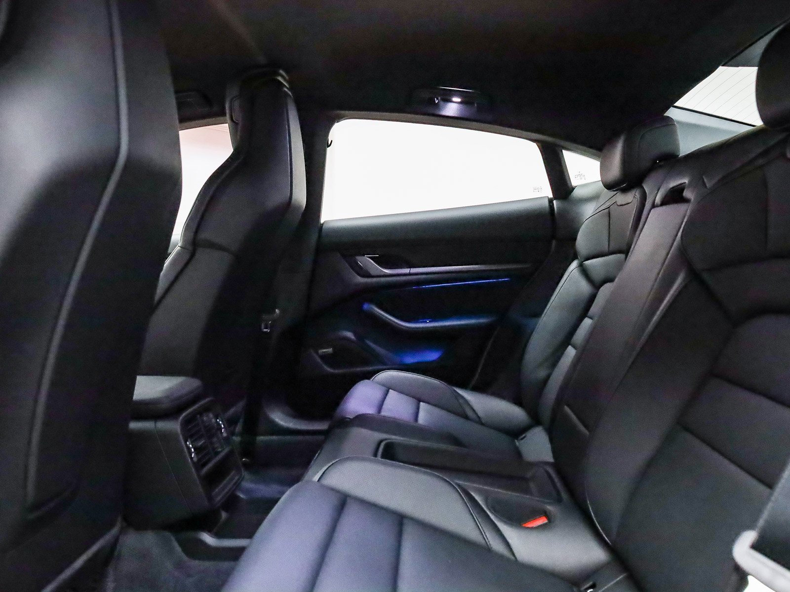 Used 2025 Porsche Taycan image 22