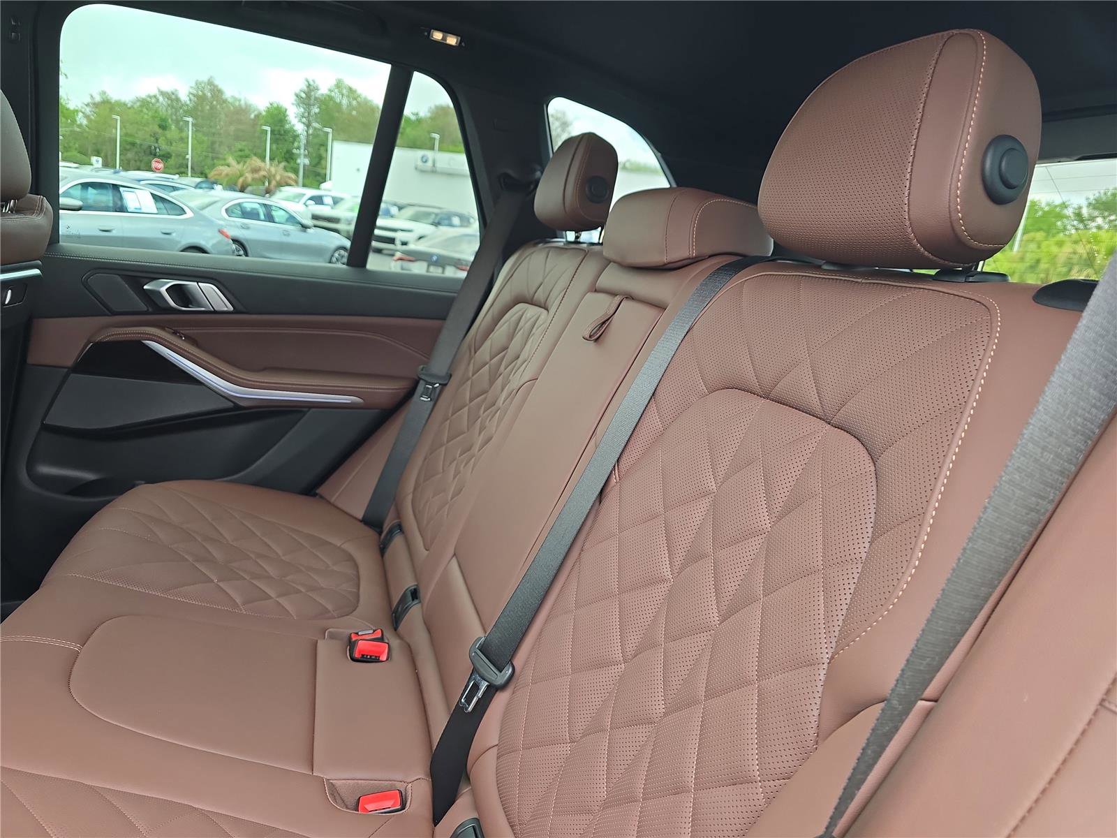 Used 2024 BMW X5 xDrive40i w/ M Sport Package image 12