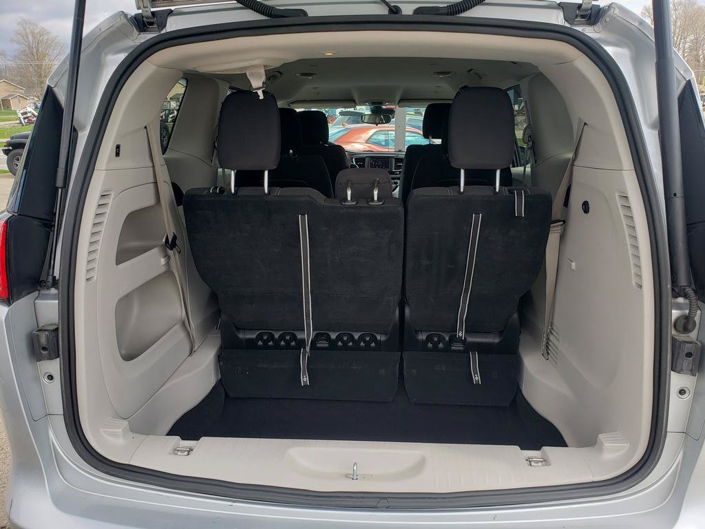 Certified 2023 Chrysler Voyager LX FWD image 5