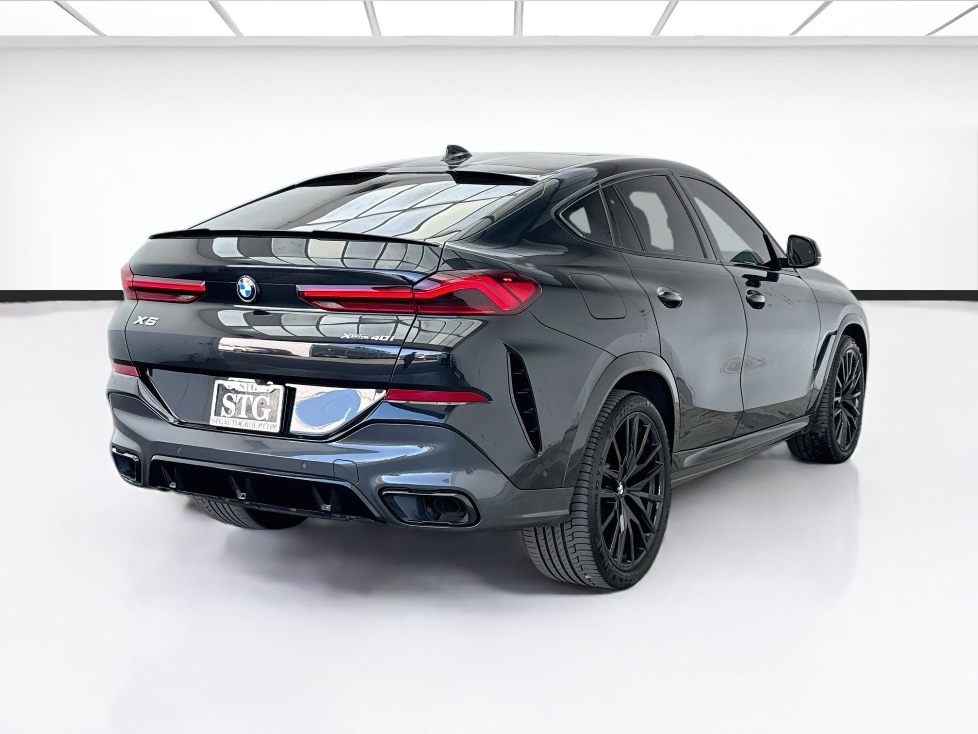 Used 2022 BMW X6 xDrive40i w/ M Sport Package AWD/4WD image 4