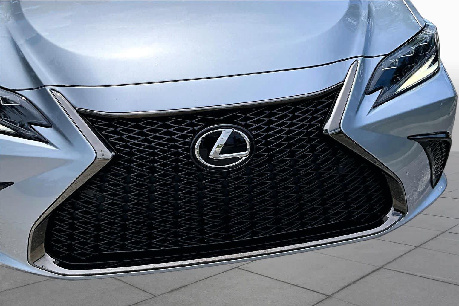 Used 2023 Lexus ES 300h F Sport FWD image 30
