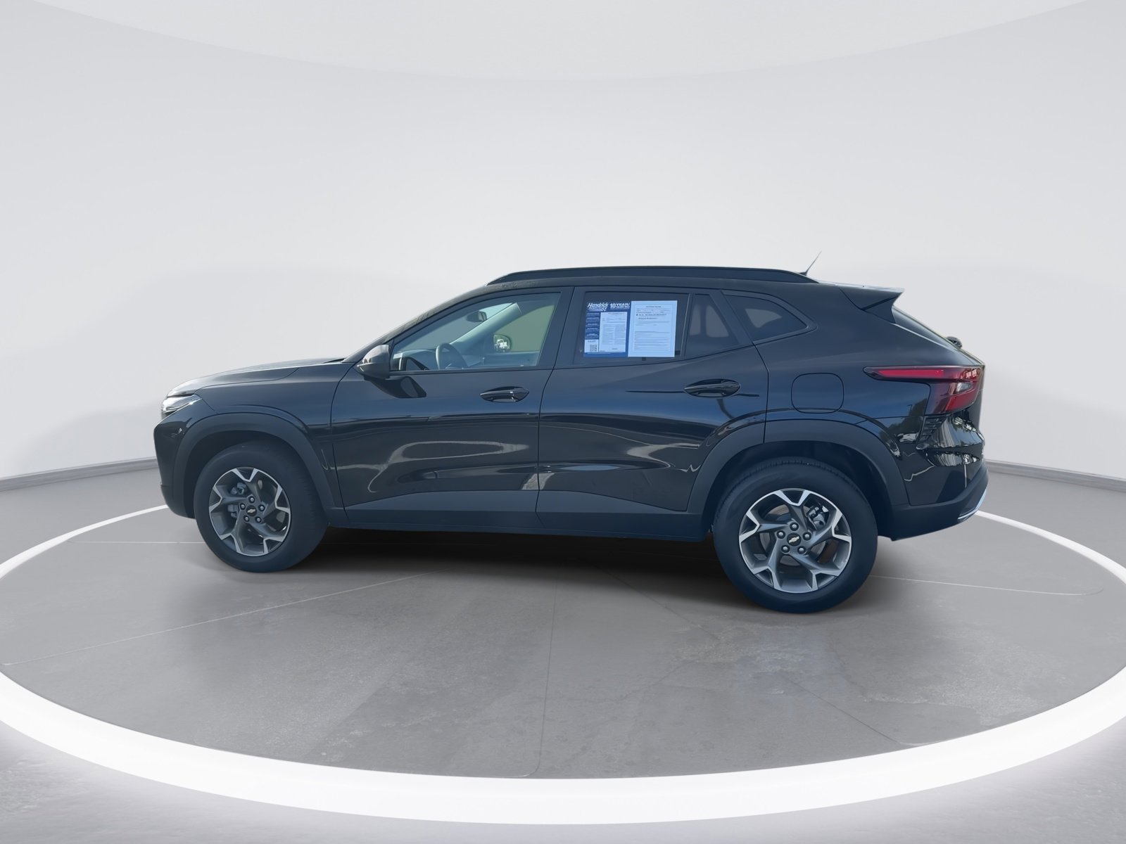 Used 2025 Chevrolet Trax LT w/ LT Convenience Package image 6